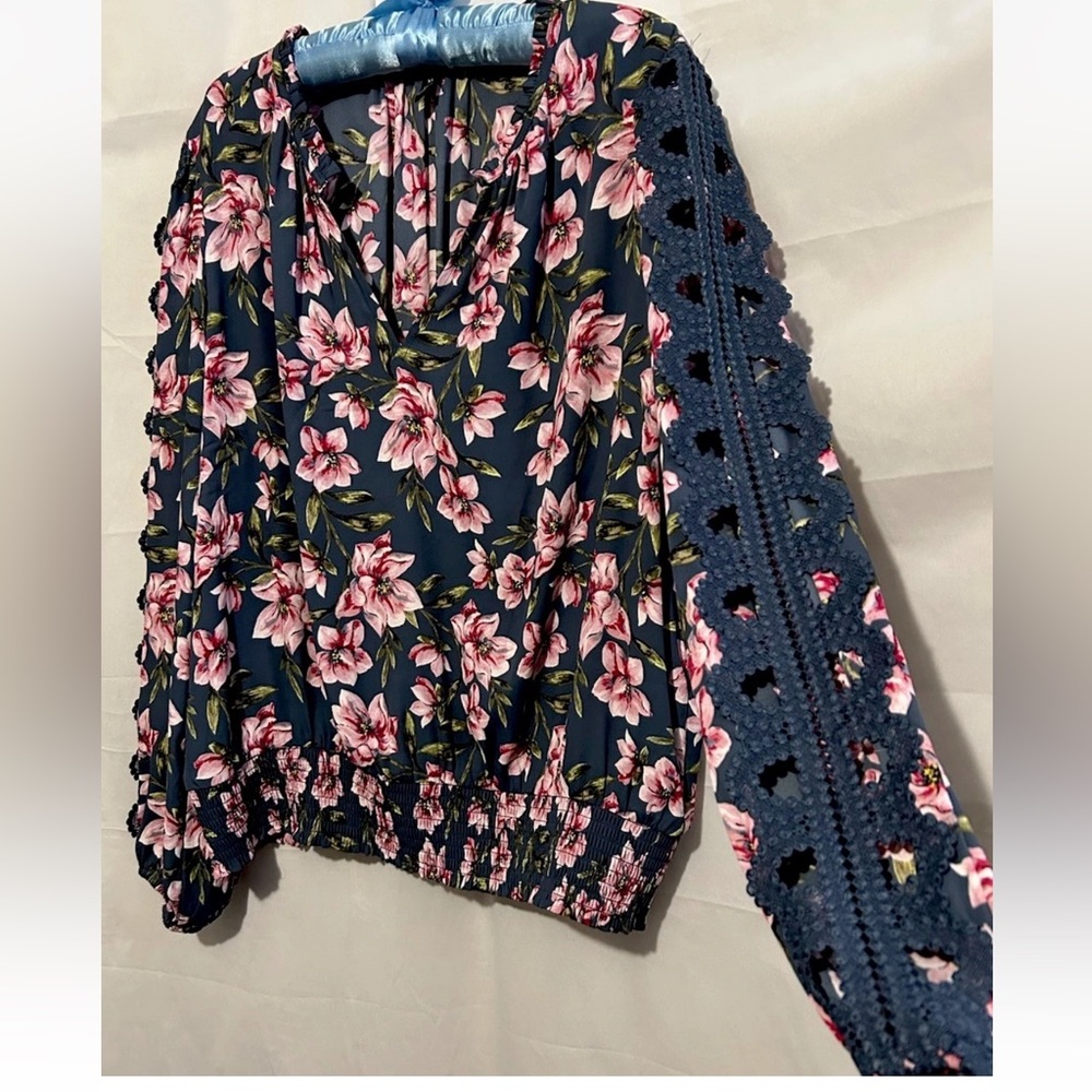 White House Black Market Navy Floral Crochet-Sleeve Blouse